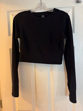 Black Long-Sleeve Crop Top — Women's Athletic Crew